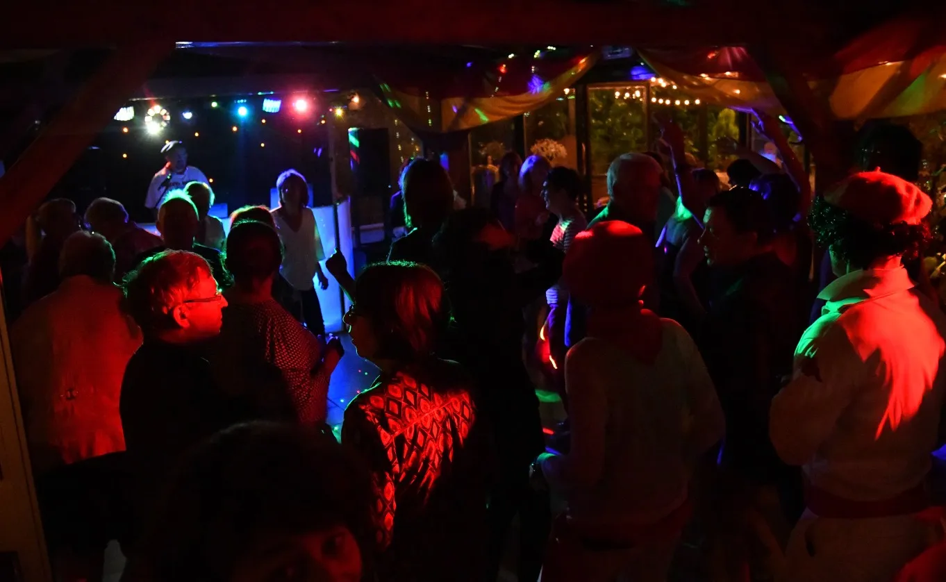 DJ POUR SOIRÉE PRIVÉE, MARIAGE ET ÉVÉNEMENTS FESTIFS​